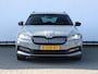 Skoda Superb Combi 1.4 TSI iV Sportline Business 218pk DSG | Dealer onderhouden | Navigatie | Side Assist | LED | Trekhaak | Stoelverwarming voor & achter | 19'' Vega Lichtmetalen velgen | Camera |
