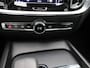 Volvo V60 B3 Geartronic Momentum Pro | ACHTERUITRIJCAMERA | PANORAMADAK | NAVIGATIE | PARKEERSENSOREN VOOR EN ACHTER | STOELVERWARMING |