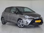 Toyota Yaris 1.5 Hybrid Bi-Tone Plus | Panoramadak | Navigatie | Parkeercamera
