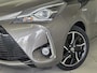 Toyota Yaris 1.5 Hybrid Bi-Tone Plus | Panoramadak | Navigatie | Parkeercamera