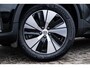 Volvo XC40 Plug-in Hybrid T4 Plus Bright | Facelift | Achteruitrijcamera | Trekhaak | Lederen bekleding | Elektrische Achterklep | Keyless Entry | Harman Kardon audio | Stoel- en stuurverwarming | Lichtmetalen Velgen 18 inch |