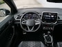 Volkswagen T-Roc 1.5 TSI 150pk R-Line Edition Automaat Apple Carplay / 18 inch / IQ Light / Stoelverwarming