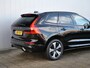 Volvo XC60 2.0 T6 Plug-in hybrid AWD Plus Dark 350 Pk Automaat Navi / Leer / Pano-dak / Apple Carplay / DAB / Stoelverwarming