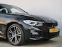BMW 3-Serie 320e Business Edition Plus 204 Pk Automaat Navi / M-pakket / Apple Carplay / Camera / Leer / Schuifdak