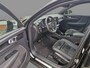Volvo XC40 Plug-in Hybrid T4 Plus Dark | Nieuw model | Achteruitrijcamera | Keyless Entry | Elektrische Achterklep | Harman Kardon Audio | Navigatie | Apple Carplay | Android Auto | Lichtmetalen Velgen 19 inch | Stoel- en stuurverwarming |