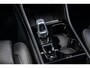 Volvo XC40 Plug-in Hybrid T5 Plus Dark | Nieuw model | Lederen Bekleding | Lichtmetalen Velgen 19 inch | Verwarmde Voorruit | Alarm | Stoelverwarming | Navigatie | Apple Carplay | Android Auto | Elektrische Achterklep | BLIS