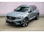 Volvo XC40 Plug-in Hybrid T5 Plus Dark | Nieuw model | Lederen Bekleding | Lichtmetalen Velgen 19 inch | Verwarmde Voorruit | Alarm | Stoelverwarming | Navigatie | Apple Carplay | Android Auto | Elektrische Achterklep | BLIS