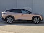 Nissan Ariya e-4ORCE Evolve+ Pack 87 kWh Automaat / Accu SOH 99% / Fabrieksgarantie tot 07-2027 / CCS snelladen / WLTP bereik 498 km bereik stad 612 km / Head Up Display / Glazen schuif- en kanteldak / Stuur-, Stoel & Achterbank verwarming / Elektrische achterklep / Stoelverkoeling / Bose Audio Systeem /