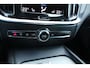 Volvo V60 B3 R-Design | El. Voorstoelen | Adapt. Cruise | Trekhaak | Verw. Voorstoelen & Achterbank | Camera |