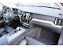 Volvo V60 B3 R-Design | El. Voorstoelen | Adapt. Cruise | Trekhaak | Verw. Voorstoelen & Achterbank | Camera |
