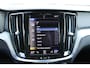 Volvo V60 B3 R-Design | El. Voorstoelen | Adapt. Cruise | Trekhaak | Verw. Voorstoelen & Achterbank | Camera |