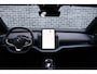 Volvo EX30 P5 Long Range Plus Black Edition Europa 69 kWh Google Services | Adaptieve Cruise Control | BLIS | Harman Kardon Audio | Parkeersensoren voor + achter | Parkeercamera | Elektr. verstelbare voorstoelen | Stoelverwarming | Verwarmd stuurwiel | Warmtepomp | 20" Lichtmetalen velgen |