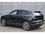 Volvo EX30 P5 Long Range Plus Black Edition Europa 69 kWh Google Services | Adaptieve Cruise Control | BLIS | Harman Kardon Audio | Parkeersensoren voor + achter | Parkeercamera | Elektr. verstelbare voorstoelen | Stoelverwarming | Verwarmd stuurwiel | Warmtepomp | 20" Lichtmetalen velgen |