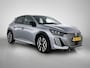 Peugeot 208 GT Hybrid 145pk Automaat | Navigatie | Camera v+a | Climate Control | Adaptieve Cruise Control | Parkeersensoren v+a | Armsteun | Keyless | Full Led koplampen | Dodehoeksensor| Leder/stof sportstoelen | Bluetooth | Draadloze Apple CarPlay / Android Auto | DAB+ radio | Donker getint glas | 17" lichtmetalen velgen |