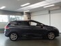 Renault Clio Estate 0.9 TCe Limited, Navigatie, Airco, Elek ramen/spiegels, Cruise controle, Lm velgen 15'', Pdc achter, Trekhaak, Dealer onderhouden, Nette staat!! 3 maanden garantie op motor en versnellingbak.