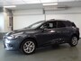 Renault Clio Estate 0.9 TCe Limited, Navigatie, Airco, Elek ramen/spiegels, Cruise controle, Lm velgen 15'', Pdc achter, Trekhaak, Dealer onderhouden, Nette staat!! 3 maanden garantie op motor en versnellingbak.