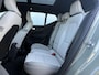 Volvo EX40 Single Motor Extended Range Ultra 82 kWh Panoramadak | Trekhaak | 19 inch lichtmetalen velgen | Dawn Fusion microtech bekleding | Elektrisch verstelbare voorstoelen | Stoel- & Stuurwielverwarming | Harman Kardon audio