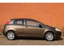 Fiat Punto Grande 1.4 77pk Edizione Lusso | NL-auto | Climate control | Cruise control | Elek. ramen | Lichtmetalen velgen | Bumpers in kleur | Radio/CD | Mistlampen |