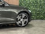 Volvo V60 T6 AWD Recharge Inscription | Pine Grey! | Trekhaak | Schuifdak | All Season banden | Stoel en Stuurwielverwarming | 19 Inch | Bestuurdersstoel elektrisch geheugen | Lederen bekleding | Zitting verlenging voorstoelen | Parkeercamera | Cruise Control | Keyless Drive | Parkeersensoren voor+achter | Privacy Glass | Elektrisch bedienbare achterklep | DAB Radio | Apple Carplay/Android Auto | Pine Grey Metallic met Blond Lederen interieur |