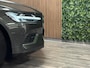 Volvo V60 T6 AWD Recharge Inscription | Pine Grey! | Trekhaak | Schuifdak | All Season banden | Stoel en Stuurwielverwarming | 19 Inch | Bestuurdersstoel elektrisch geheugen | Lederen bekleding | Zitting verlenging voorstoelen | Parkeercamera | Cruise Control | Keyless Drive | Parkeersensoren voor+achter | Privacy Glass | Elektrisch bedienbare achterklep | DAB Radio | Apple Carplay/Android Auto | Pine Grey Metallic met Blond Lederen interieur |