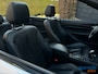 BMW 2-Serie Cabrio 220i M Sport | Leder | PDC | Xenon | Parelmoer wit | NAP