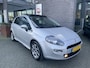Fiat Punto Evo 0.9 TwinAir Lounge Schuif/kanteldak - Airco - Parkeersensor achter - Cruise control - Trekhaak - Licht metalen velgen 16 inch - Mistlampen voor - Telefoonhouder - Radio/cd speler - Start/stop systeem - Stuur leder - Elektrische ramen voor - Bluetooth