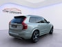 Volvo XC90 T8 R-Design Recharge AWD Ultimate Dark 7 Persoons /Luchtvering/Apple Carplay/360 camera/Panodak/Stoel-stuurverw./HUD/H&K audio/Adaptive Cruise/Full LED/Trekhaak/(MET GARANTIE*)