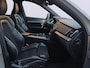 Volvo XC90 T8 R-Design Recharge AWD Ultimate Dark 7 Persoons /Luchtvering/Apple Carplay/360 camera/Panodak/Stoel-stuurverw./HUD/H&K audio/Adaptive Cruise/Full LED/Trekhaak/(MET GARANTIE*)