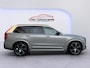 Volvo XC90 T8 R-Design Recharge AWD Ultimate Dark 7 Persoons /Luchtvering/Apple Carplay/360 camera/Panodak/Stoel-stuurverw./HUD/H&K audio/Adaptive Cruise/Full LED/Trekhaak/(MET GARANTIE*)