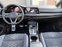 Volkswagen Golf 1.5 eTSI R-Line Business | Pano | Stoel verwarming | LED | Climate |
