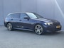 BMW 3-Serie Touring 330e xDrive M Sport Plug-in PHEV Automaat / FACE LIFT / Shadow Line / Panorama dak / Wide Screen / 1500kg Trekgewicht / M-pakket / Parkeerassistent-pakket / 18" breedset LM wielen / Elektrische achterklep / Elektrische Stoelen / HUD / Apple Carplay/Android /