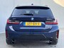 BMW 3-Serie Touring 330e xDrive M Sport Plug-in PHEV Automaat / FACE LIFT / Shadow Line / Panorama dak / Wide Screen / 1500kg Trekgewicht / M-pakket / Parkeerassistent-pakket / 18" breedset LM wielen / Elektrische achterklep / Elektrische Stoelen / HUD / Apple Carplay/Android /