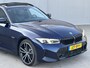 BMW 3-Serie Touring 330e xDrive M Sport PHEV / FACE LIFT / Shadow Line / Panorama dak / Wide Screen / 1500kg Trekgewicht / M-pakket /  Parkeerassistent-pakket / 18" breedset LM wielen / Elektrische achterklep / Elektrische Stoelen / HUD /  Apple Carplay/Android /