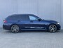 BMW 3-Serie Touring 330e xDrive M Sport PHEV / FACE LIFT / Shadow Line / Panorama dak / Wide Screen / 1500kg Trekgewicht / M-pakket /  Parkeerassistent-pakket / 18" breedset LM wielen / Elektrische achterklep / Elektrische Stoelen / HUD /  Apple Carplay/Android /