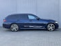 BMW 3-Serie Touring 330e xDrive M Sport Plug-in PHEV Automaat / FACE LIFT / Shadow Line / Panorama dak / Wide Screen / 1500kg Trekgewicht / M-pakket / Parkeerassistent-pakket / 18" breedset LM wielen / Elektrische achterklep / Elektrische Stoelen / HUD / Apple Carplay/Android /