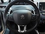 Peugeot 2008 1.2 PureTech Active Automaat/Winterbanden/Trekhaak/Parkdistance/SUV.