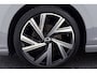 Volkswagen Golf Variant 1.5 eTSI R-Line | Uitklap Trekhaak | Panoramadak | Stoel-/Stuurverwarming | Blind Spot |