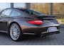 Porsche 911 997.2 3.6 Carrera PDK MK2| 2 eig. | Org.NL NAP | Schuifdak | Volleder | Sportuitlaat | 19 inch | MY 2009 | Macadamia Metallic PTS | Volledig Onderhouden