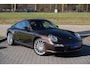 Porsche 911 997.2 3.6 Carrera PDK MK2| 2 eig. | Org.NL NAP | Schuifdak | Volleder | Sportuitlaat | 19 inch | MY 2009 | Macadamia Metallic PTS | Volledig Onderhouden