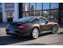 Porsche 911 997.2 3.6 Carrera PDK MK2| 2 eig. | Org.NL NAP | Schuifdak | Volleder | Sportuitlaat | 19 inch | MY 2009 | Macadamia Metallic PTS | Volledig Onderhouden