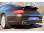 Porsche 911 997.2 3.6 Carrera PDK MK2| 2 eig. | Org.NL NAP | Schuifdak | Volleder | Sportuitlaat | 19 inch | MY 2009 | Macadamia Metallic PTS | Volledig Onderhouden