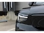 Volvo EC40 Twin Motor Ultra Black Edition 82 kWh | Nieuwprijs van €61.500,-+ | Elektrisch bedienbare bestuurdersstoel met geheugen | Park Assist voor + achter | 360-Camera | Premium Audio by Harman Kardon | Adaptieve Cruise Control | Pilot Assist | Glazen panoramisch dak | Extra getint glas achter | Blind Spot Information System | Google Services | 20'' Lichtmetalen wielen |