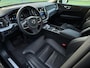 Volvo XC60 2.0 T6 Plug-in hybrid AWD Ultra Bright / Luchtvering / Trekhaak / Pano. dak / Massage stoelen / Elek. verstelbare stoelen / Geventileerde en verwarmde stoelen / Harman Kardon / 360 camera /