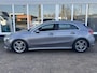 Mercedes-Benz A-klasse 160 Business Solution AMG Pakket Mountain Gray Metallic! | Stoelverwarming | Apple Carplay | Lane Assist