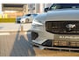 Volvo V60 2.0 T6 Plug-in hybrid AWD Ultimate Dark long range Heico Edition | Heico uitlaat met klep | Heico bodypakket | Dealer onderhouden | HUD | Pano | Harman Kardon | Trekhaak | Lederen dashboard | Black pakket |