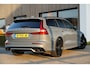 Volvo V60 2.0 T6 Plug-in hybrid AWD Ultimate Dark long range Heico Edition | Heico uitlaat met klep | Heico bodypakket | Dealer onderhouden | HUD | Pano | Harman Kardon | Trekhaak | Lederen dashboard | Black pakket |