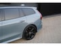 Volvo V60 2.0 T6 Plug-in hybrid AWD Ultimate Dark long range Heico Edition | Heico uitlaat met klep | Heico bodypakket | Dealer onderhouden | HUD | Pano | Harman Kardon | Trekhaak | Lederen dashboard | Black pakket |