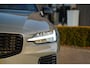 Volvo V60 2.0 T6 Plug-in hybrid AWD Ultimate Dark long range Heico Edition | Heico uitlaat met klep | Heico bodypakket | Dealer onderhouden | HUD | Pano | Harman Kardon | Trekhaak | Lederen dashboard | Black pakket |
