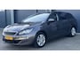 Peugeot 308 SW 1.2 - 130pk | RIJKLAAR EN RIEM v.v. | Trekhaak | Cruise | Airco | PDC |