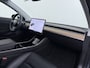 Tesla Model 3 Long Range AWD 75kWh Trekhaak Warmtepomp Lmv 18" AutoPilot Leder Pano-Dak Adaptive-Cruise Camera's Elektr.-Stuur+Stoelen+Spiegels+Geheugen+Easy-Entry+Verwarmde stoelen Park assistent Pdc WIFI Lane-Assist Navi LED DAB Voorverwarmen interieur Keyless One-Pedal-Drive 4WD 1.000kg Trekvermogen Origineel Nederlandse Auto Fabrieksgarantie op Accu en Motor tot 25-09-2028/192.00km